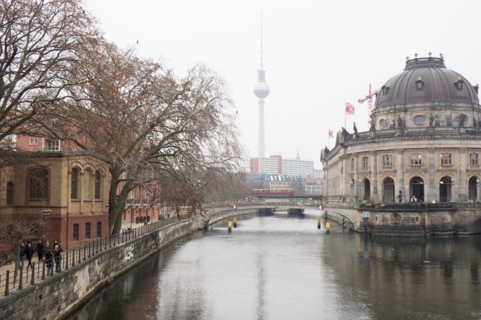 the-river-spree-in-the-direction-of-museum-island